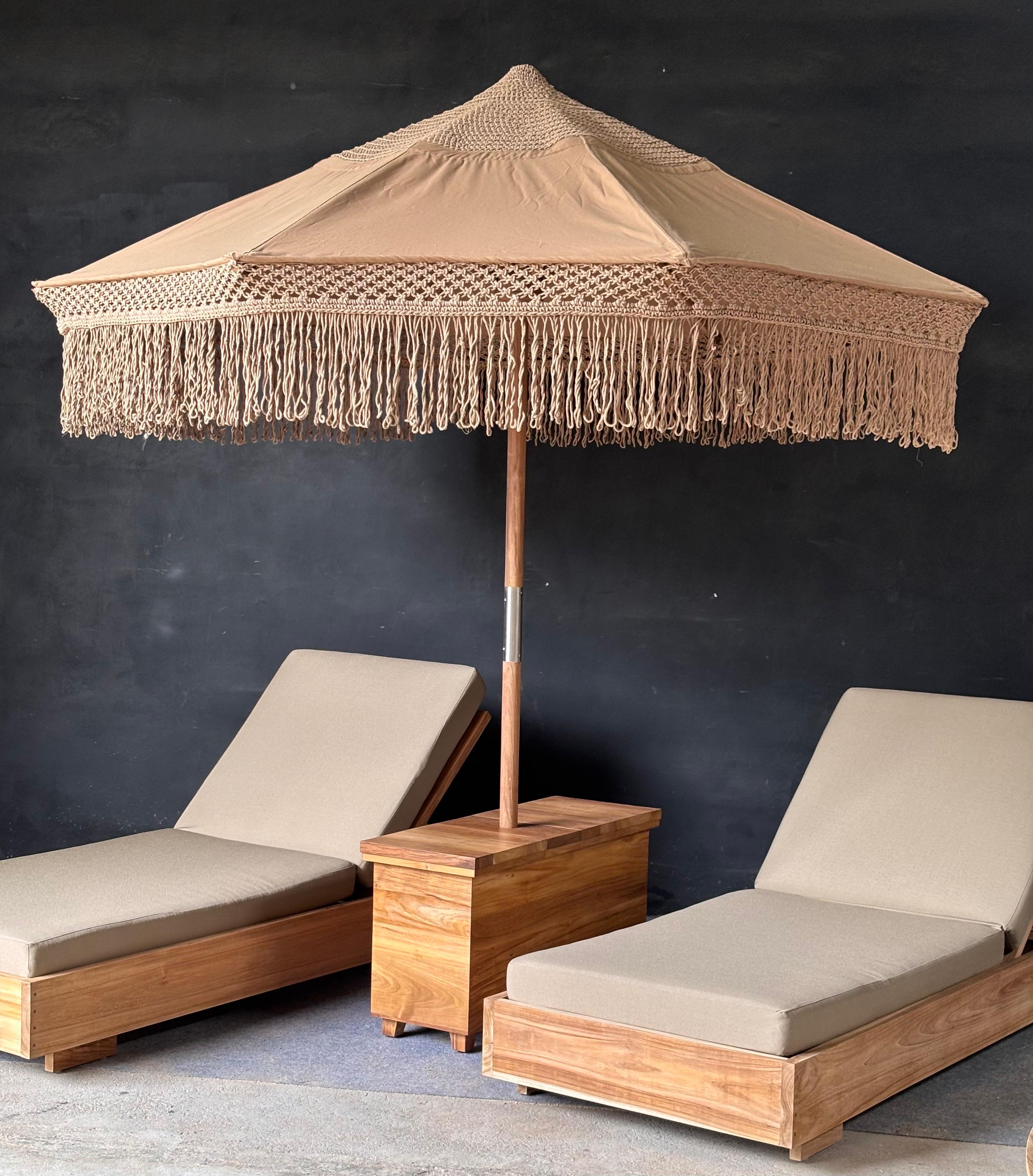LS-01 - Lounger Set with Umbrella and Side Box